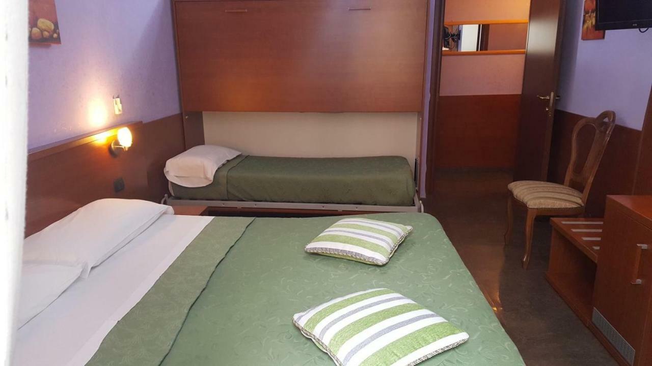 Tagliaferri Lucia Hotel Рим Екстериор снимка